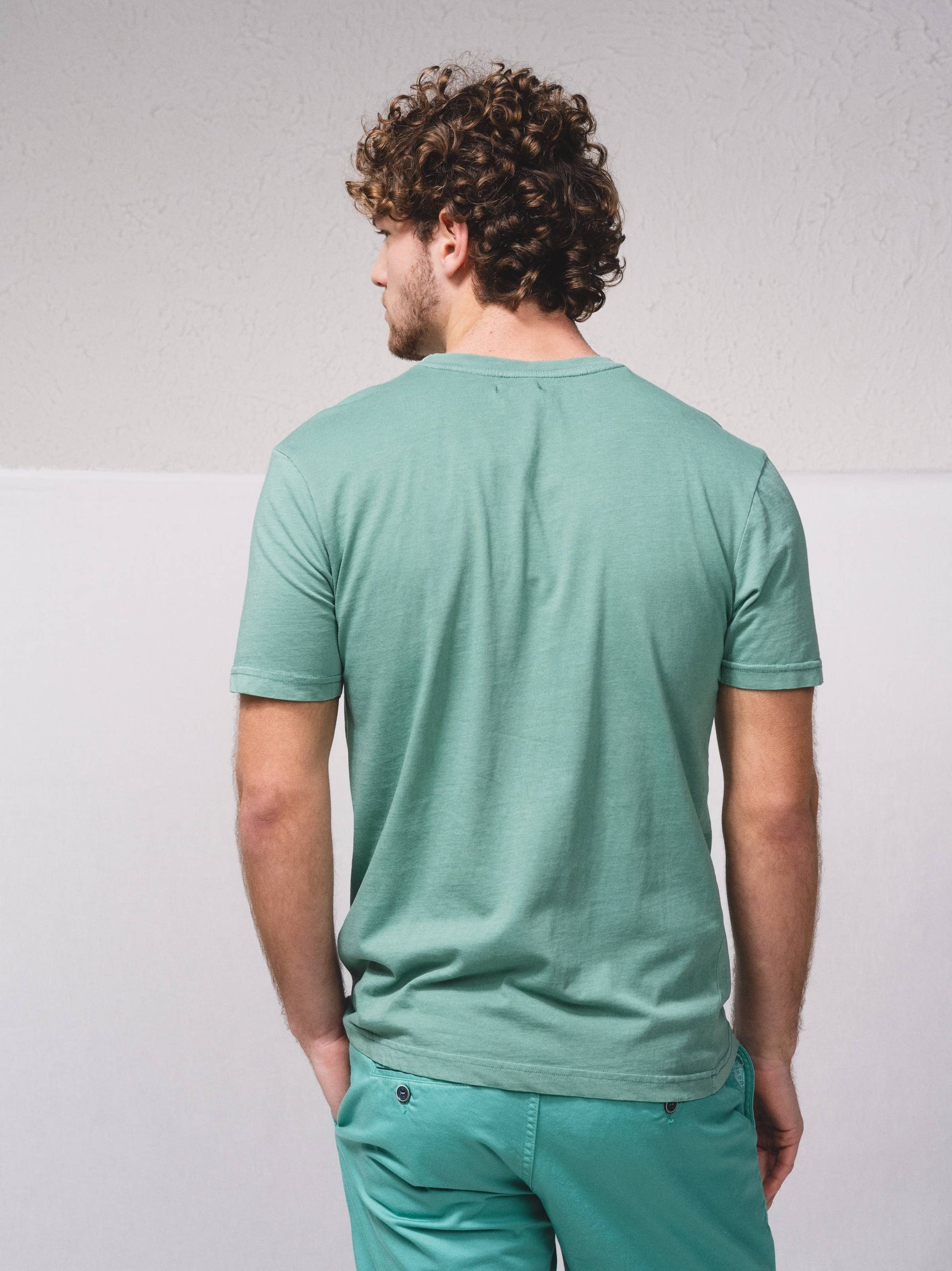 T-shirt basic in cotone con logo ricamato