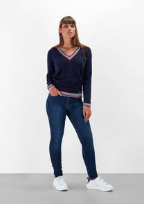 Maglione con scollo a V e bordi jacquard