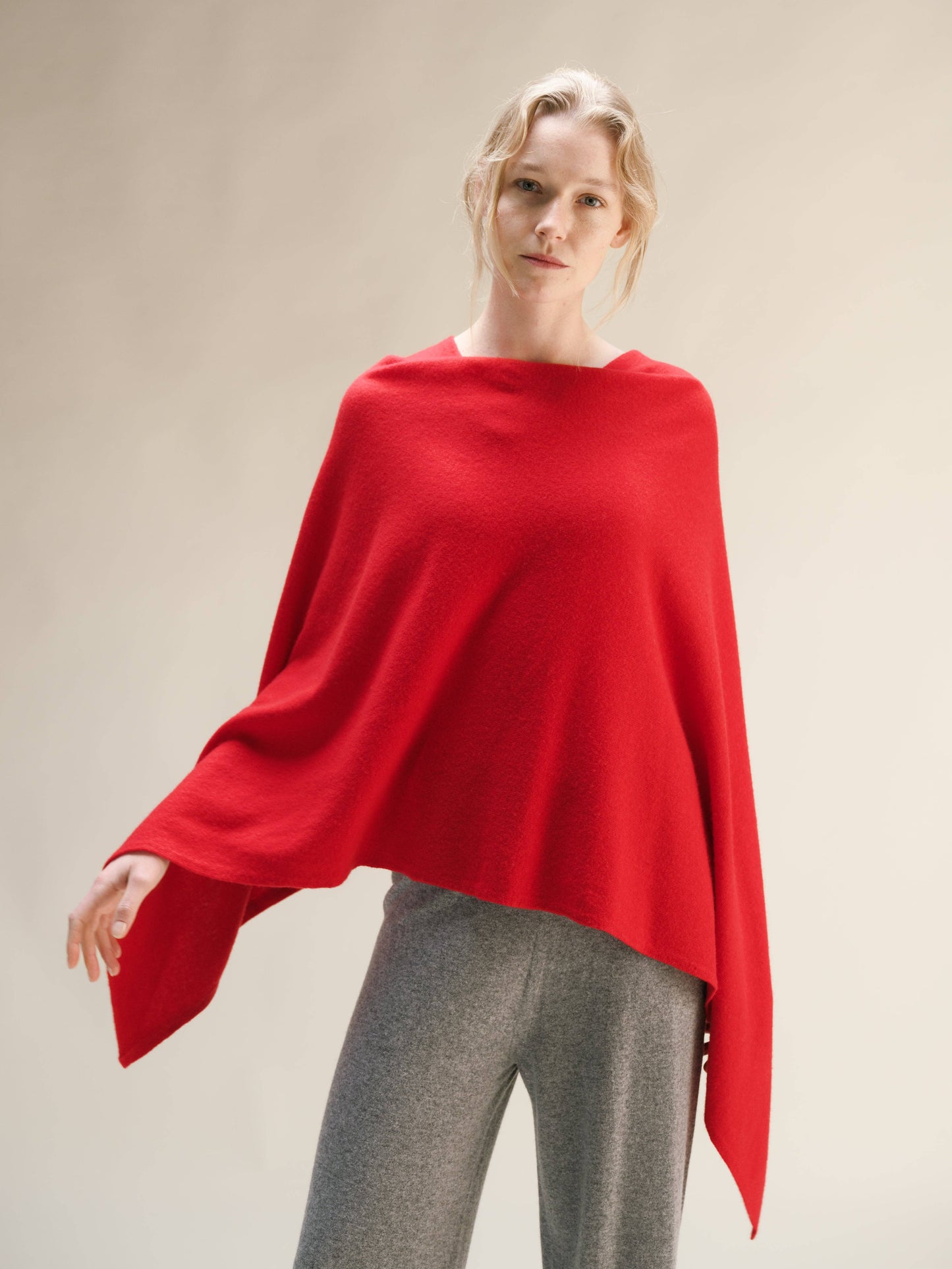 Poncho asimmetrico in misto cashmere