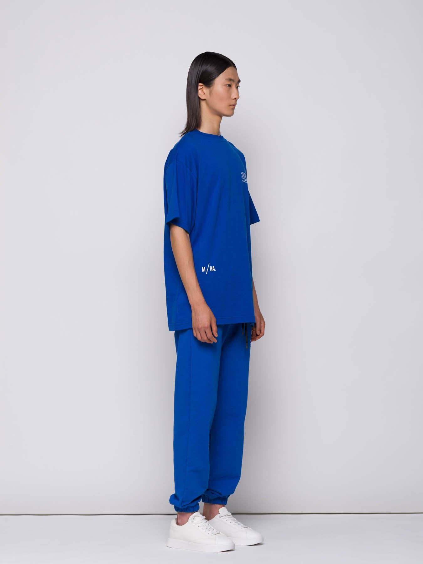 T-shirt oversize azzurra con logo