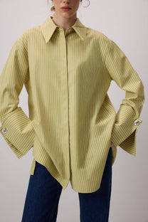 Camicia a righe con polsini ampi