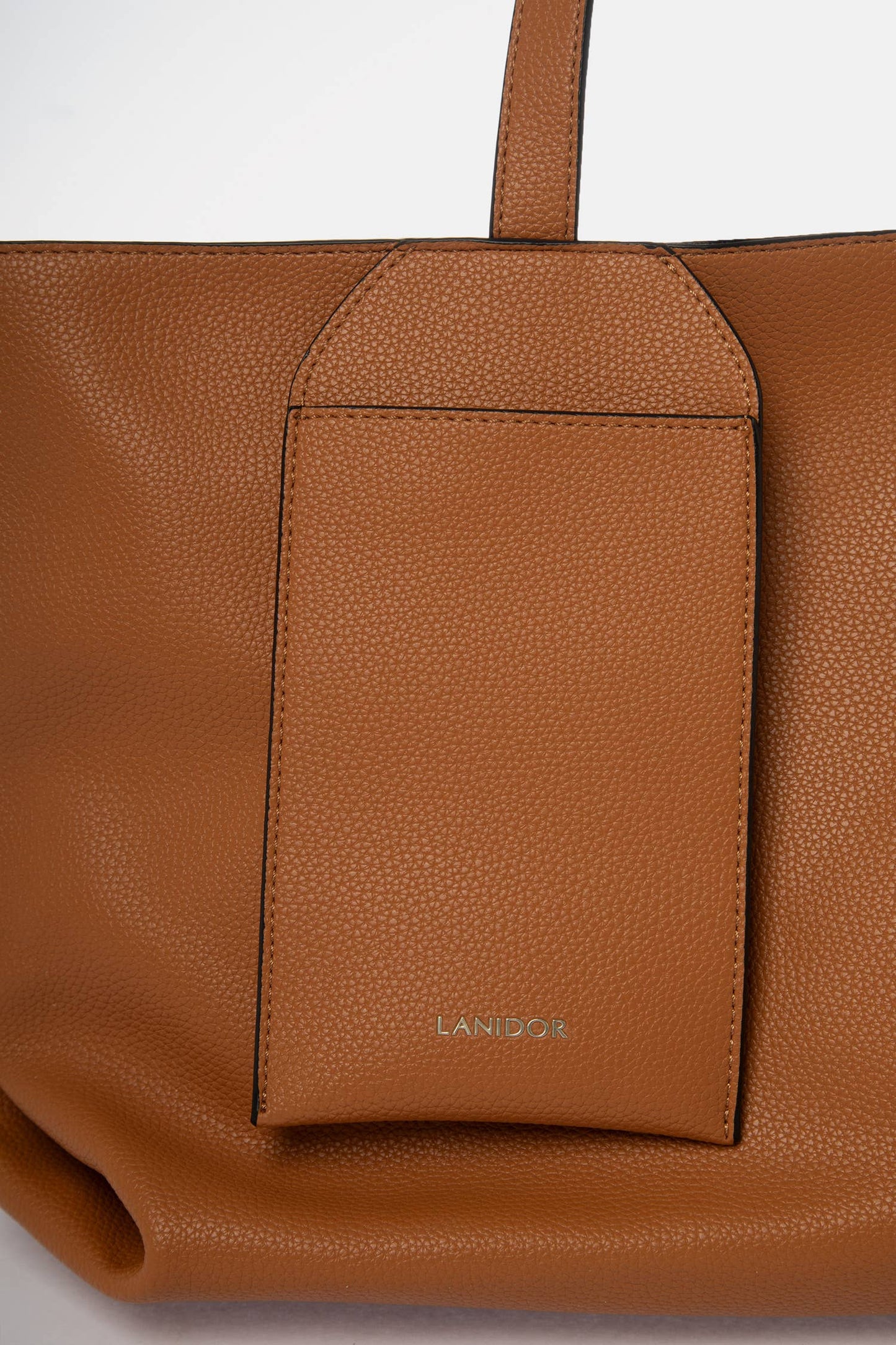 Borsa tote in ecopelle con tracolla e pendente logo