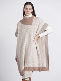 Mantella in maglia bicolor con collo alto