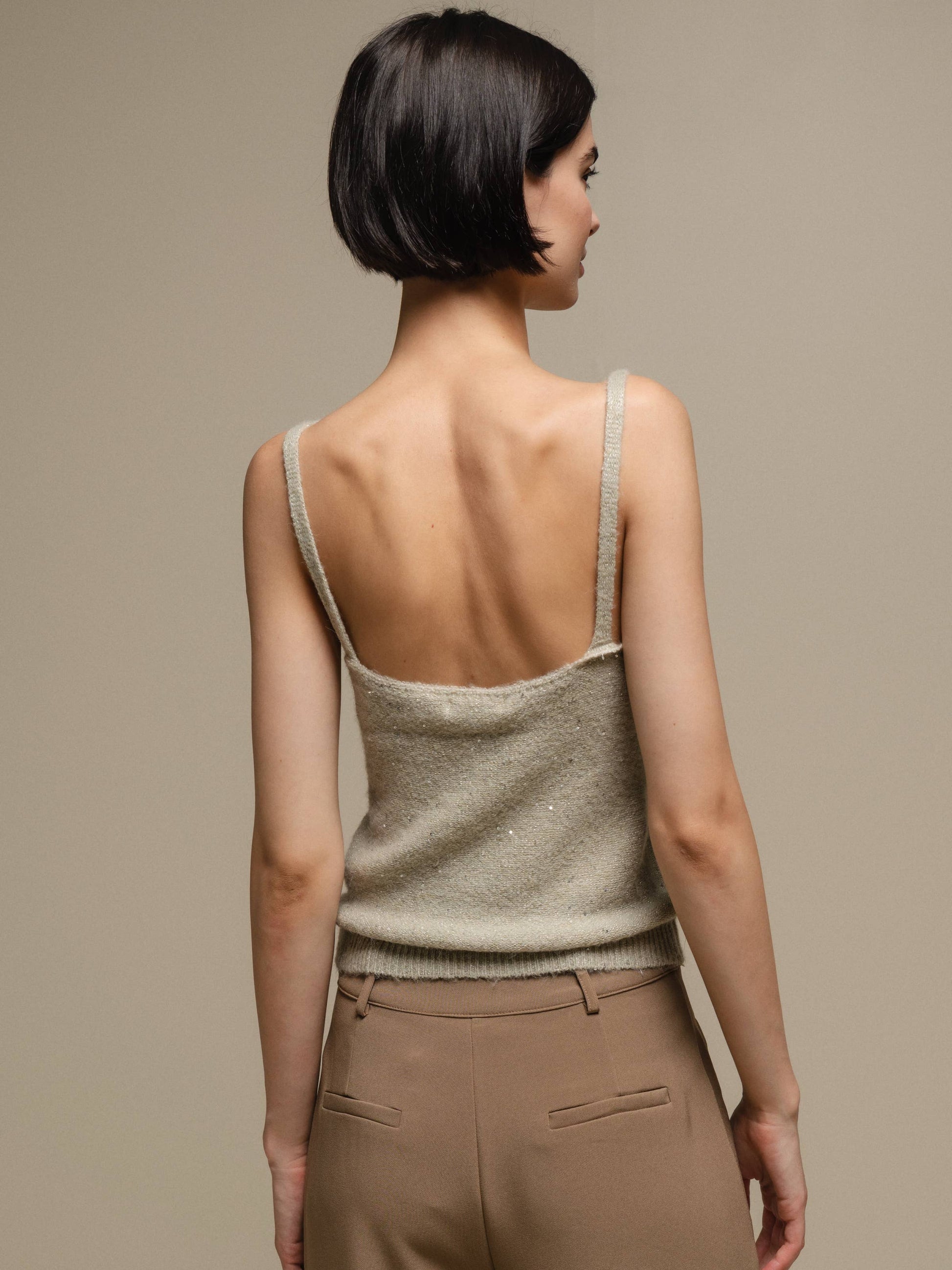 Canotta in maglia lurex versatile con scollo a V