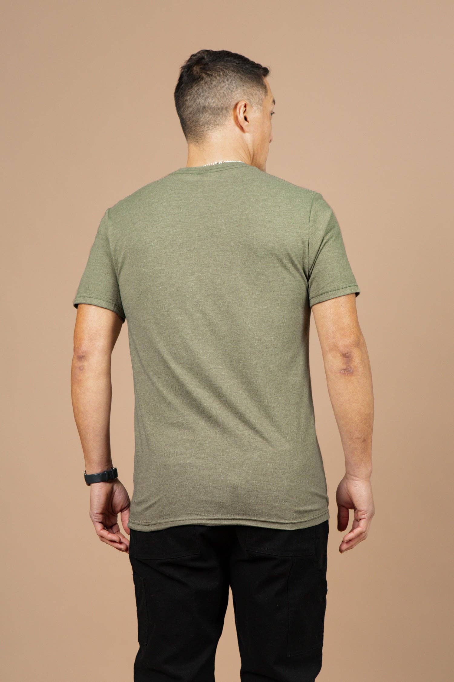 T-shirt uomo leggera con stampa rondine oliva