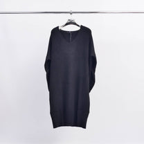 Abito in maglia con scollo a V