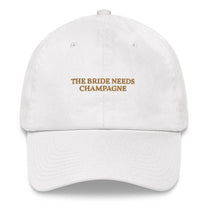 Cappellino dad hat ricamato “The Bride Needs Champagne”