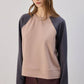 Felpa corta bicolor con manica raglan