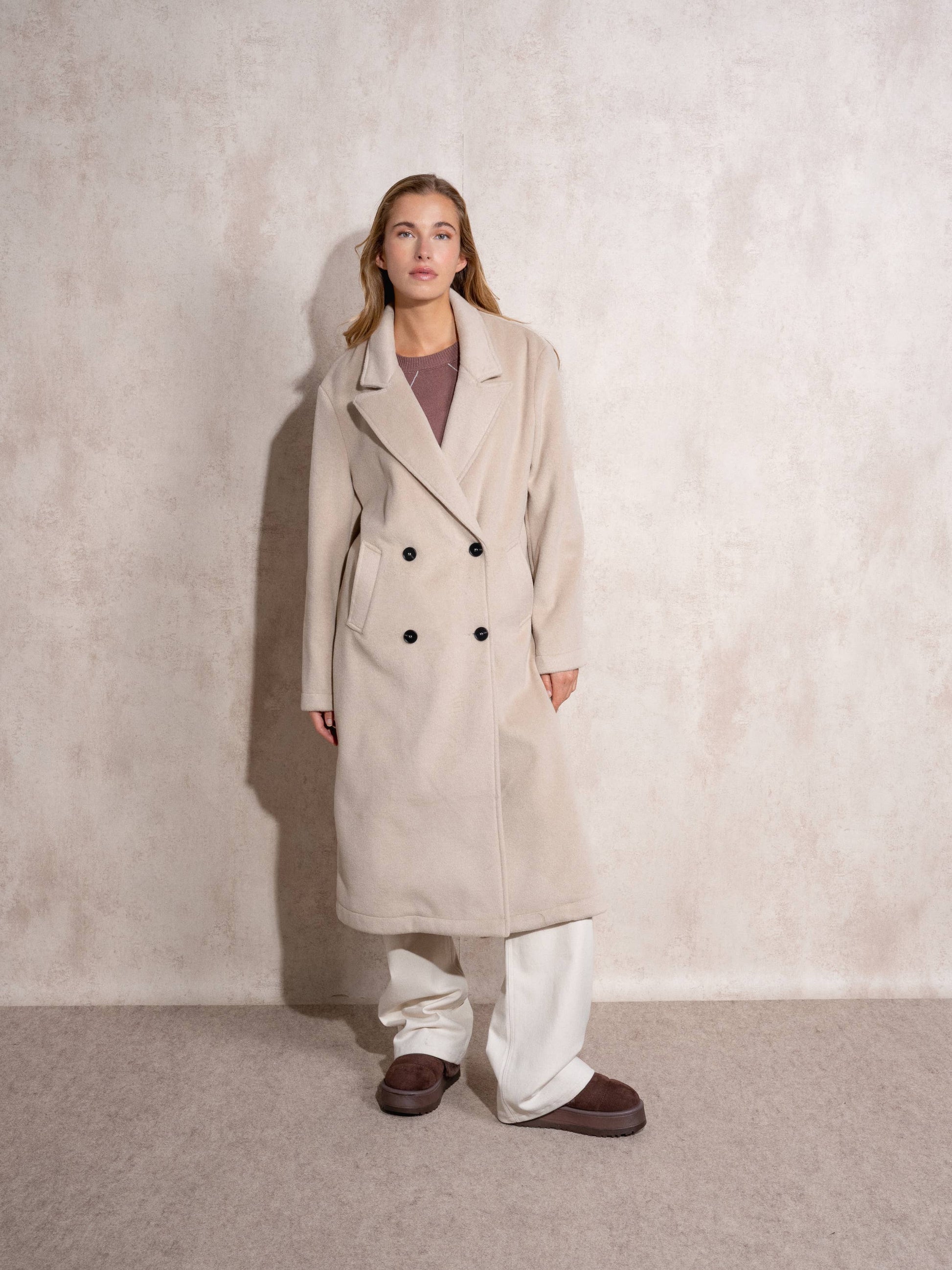 Cappotto lungo doppiopetto con revers