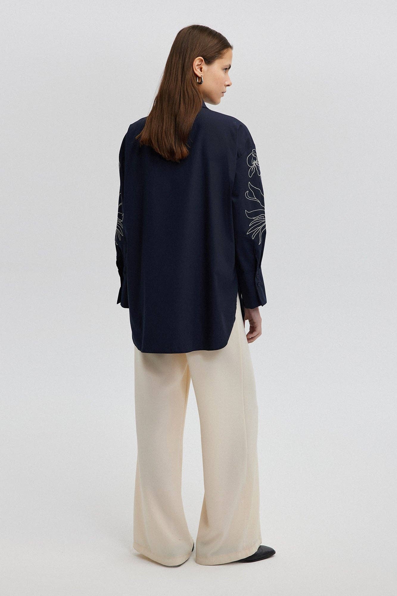 Camicia ricamata floreale oversize