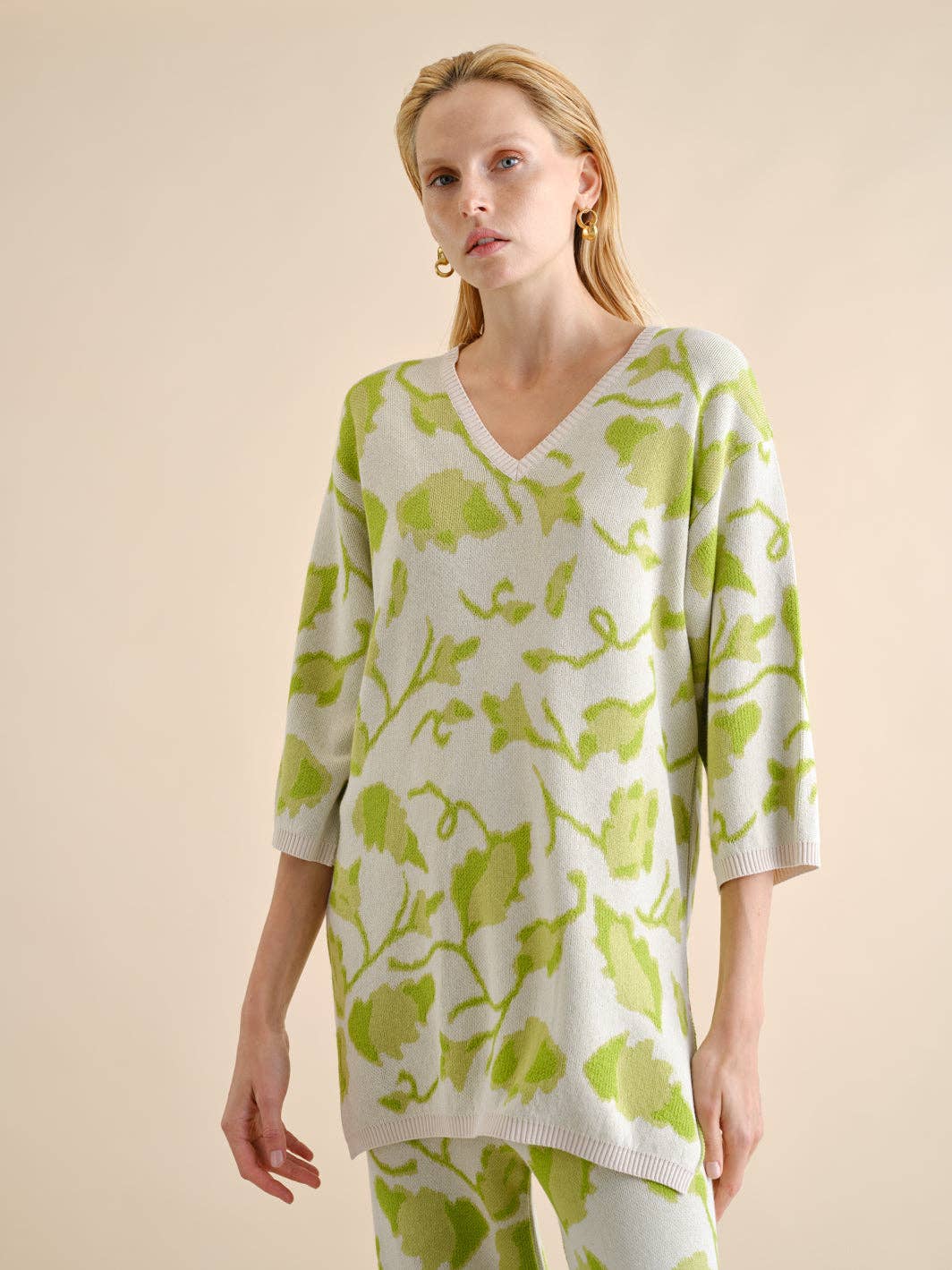Maglione lungo floreale in viscosa con scollo a V