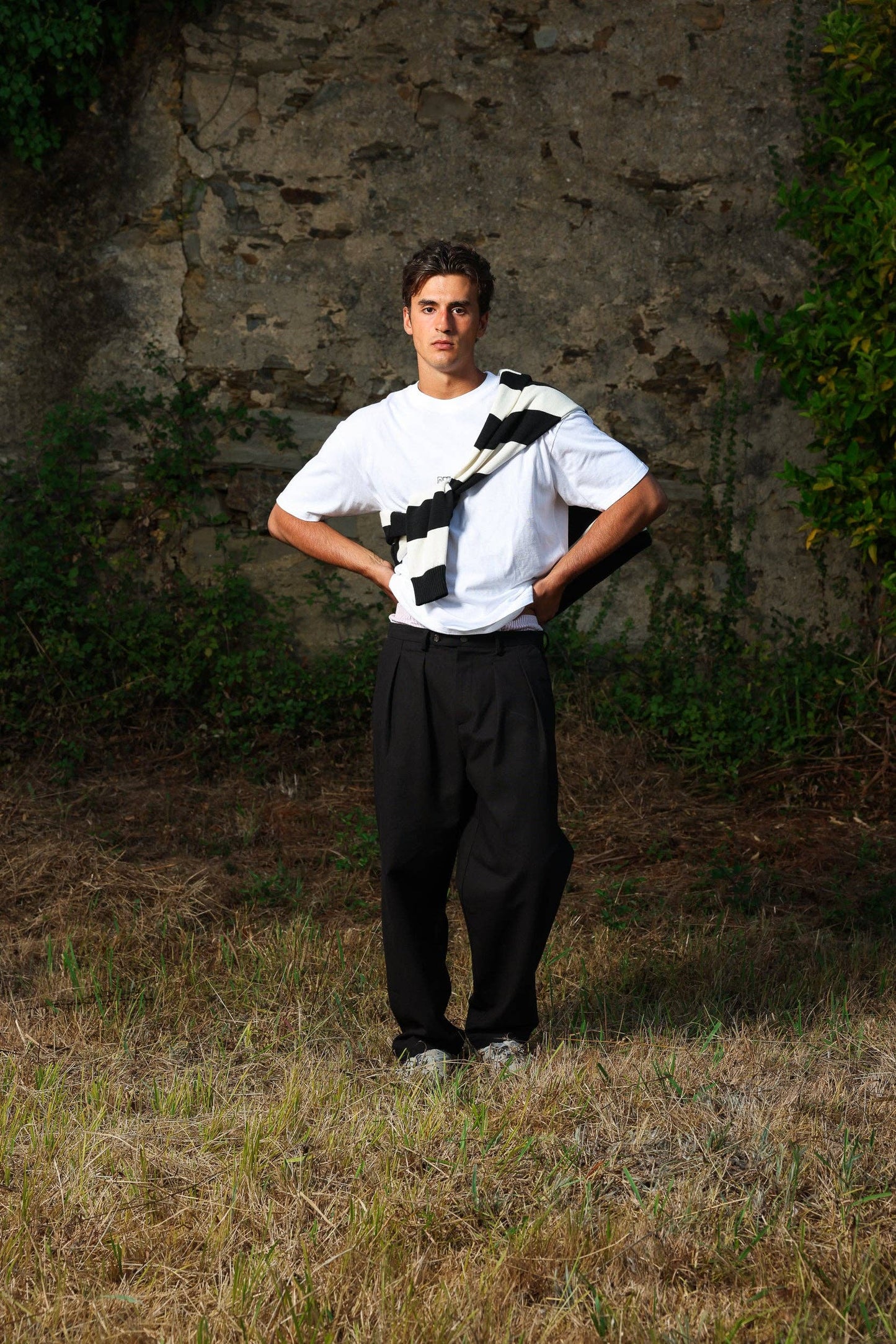 Pantaloni chino neri relaxed fit con pinces