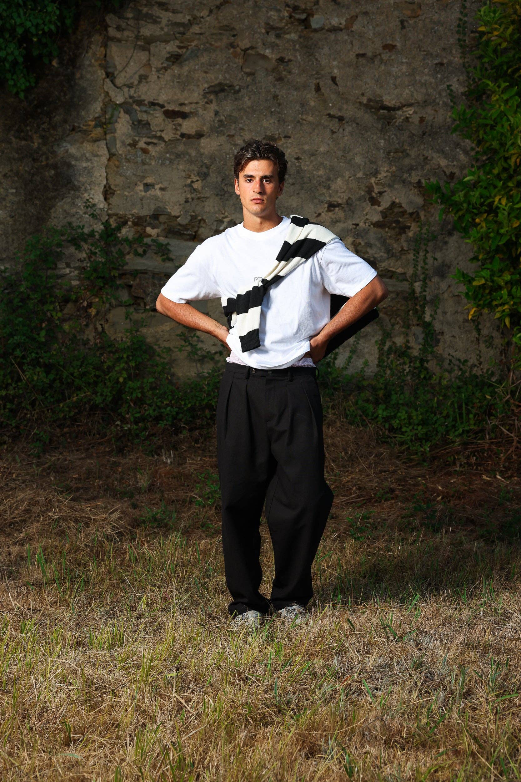 Pantaloni chino neri relaxed fit con pinces