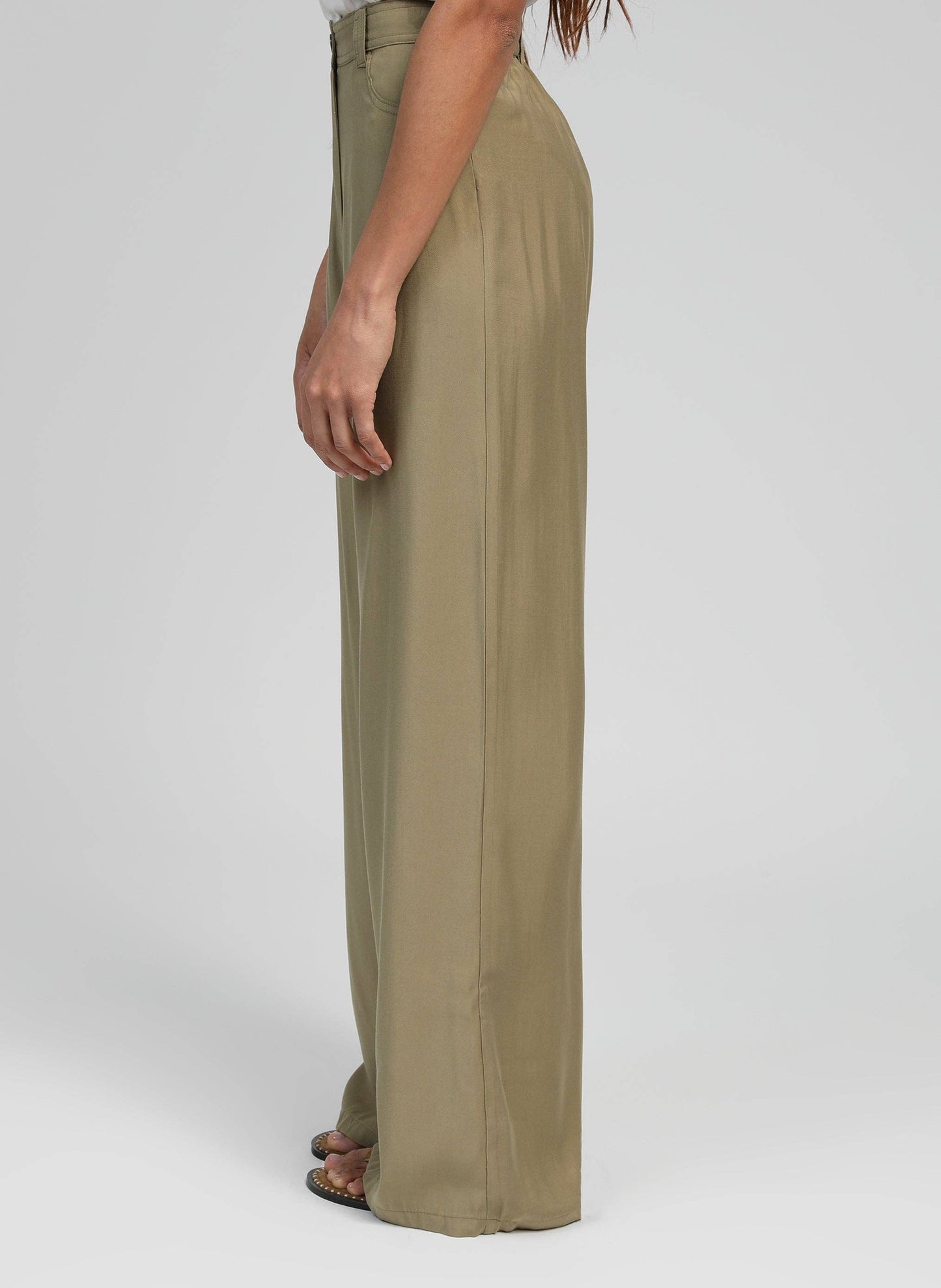 Pantaloni a vita alta svasati kaki in tessuto setoso