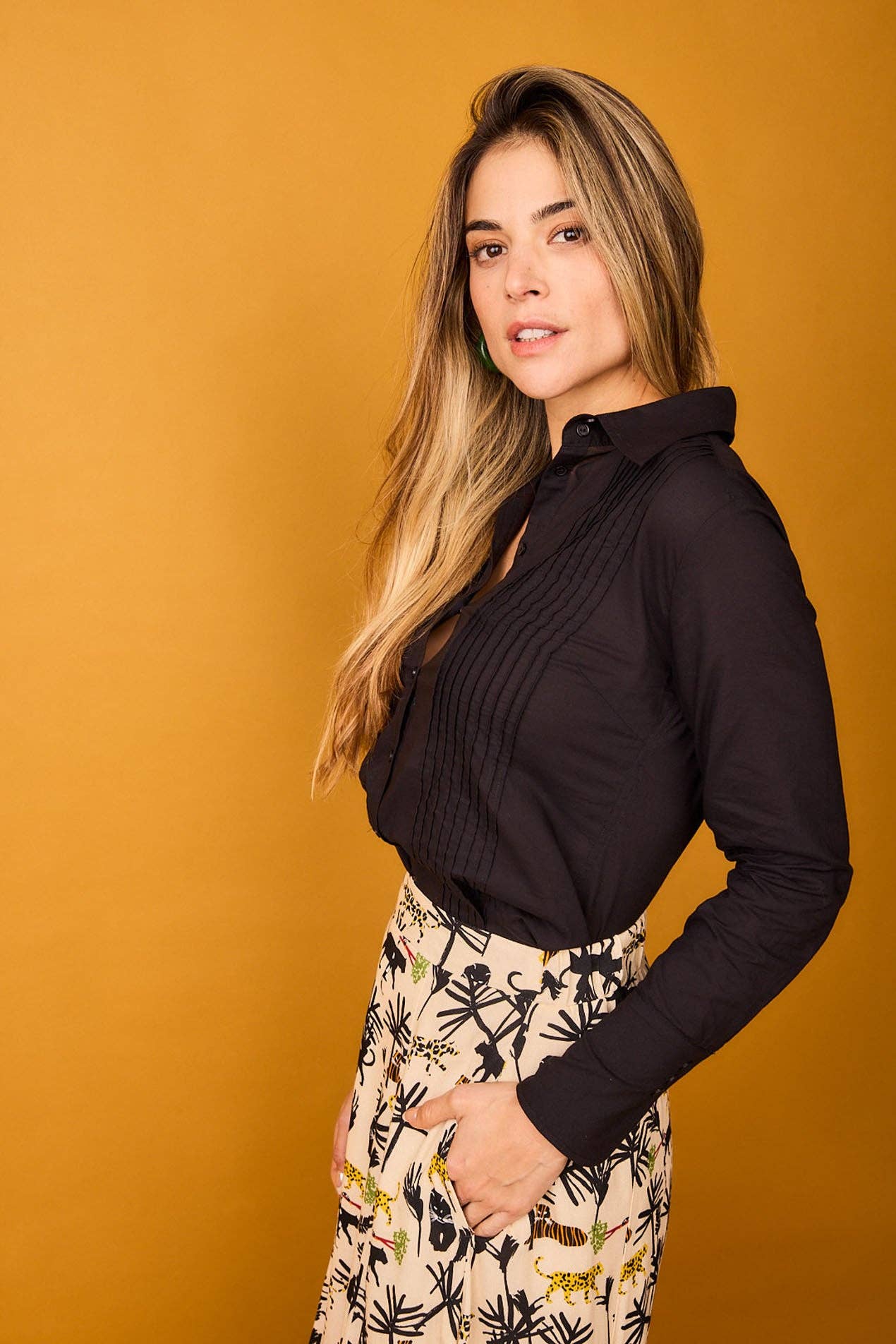 Camicia Rocio nera in cotone con pieghe