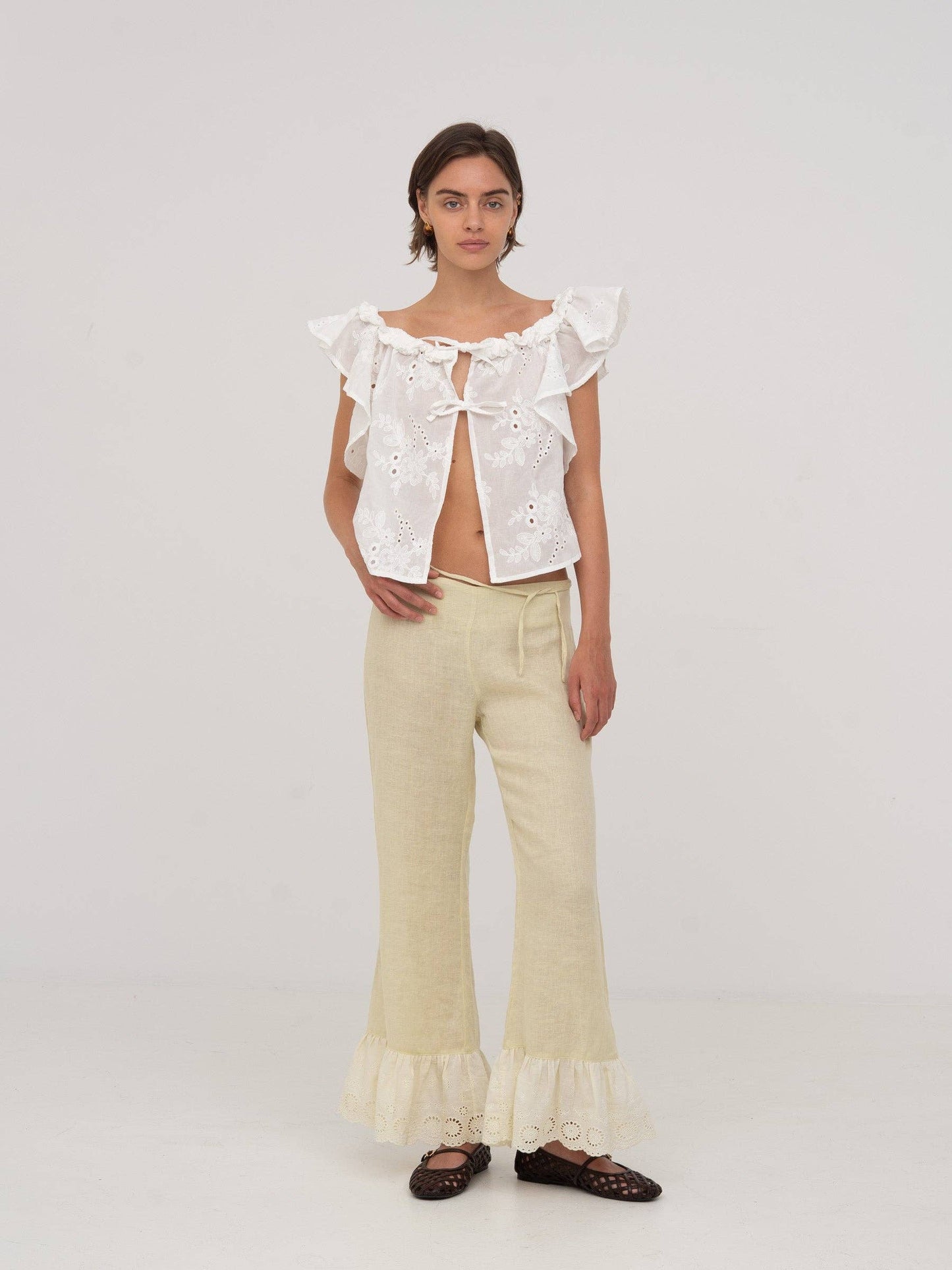 Top bianco Lux con volant e ricami