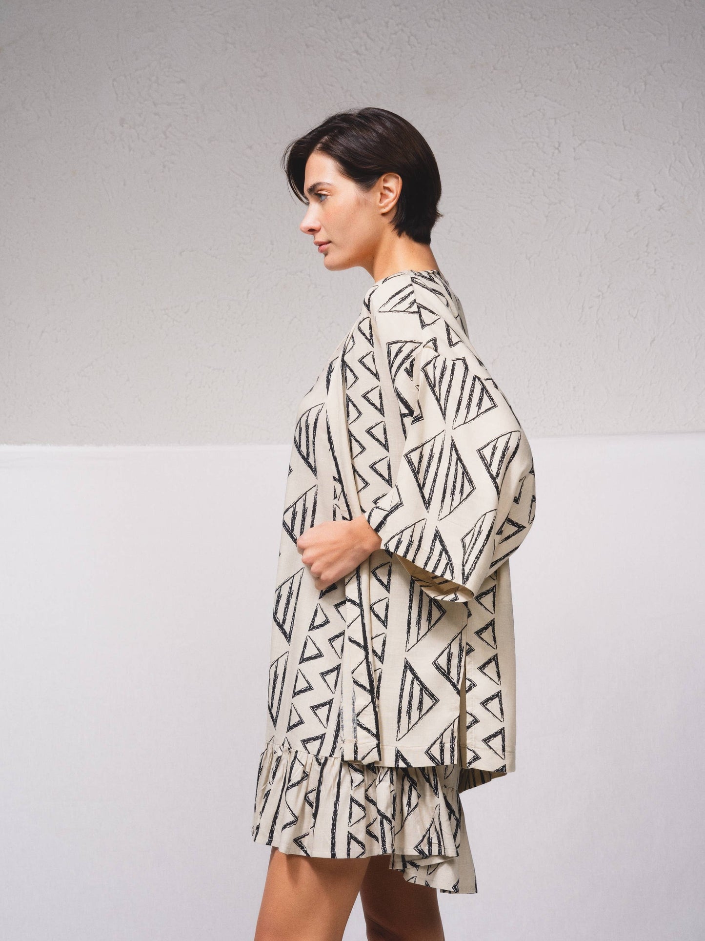 Cappotto fluido aperto con stampa geometrica