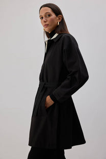 Trench corto con cintura