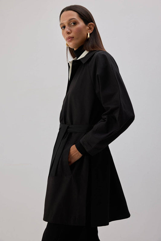 Trench corto con cintura