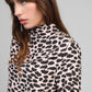 Top animalier beige a collo alto