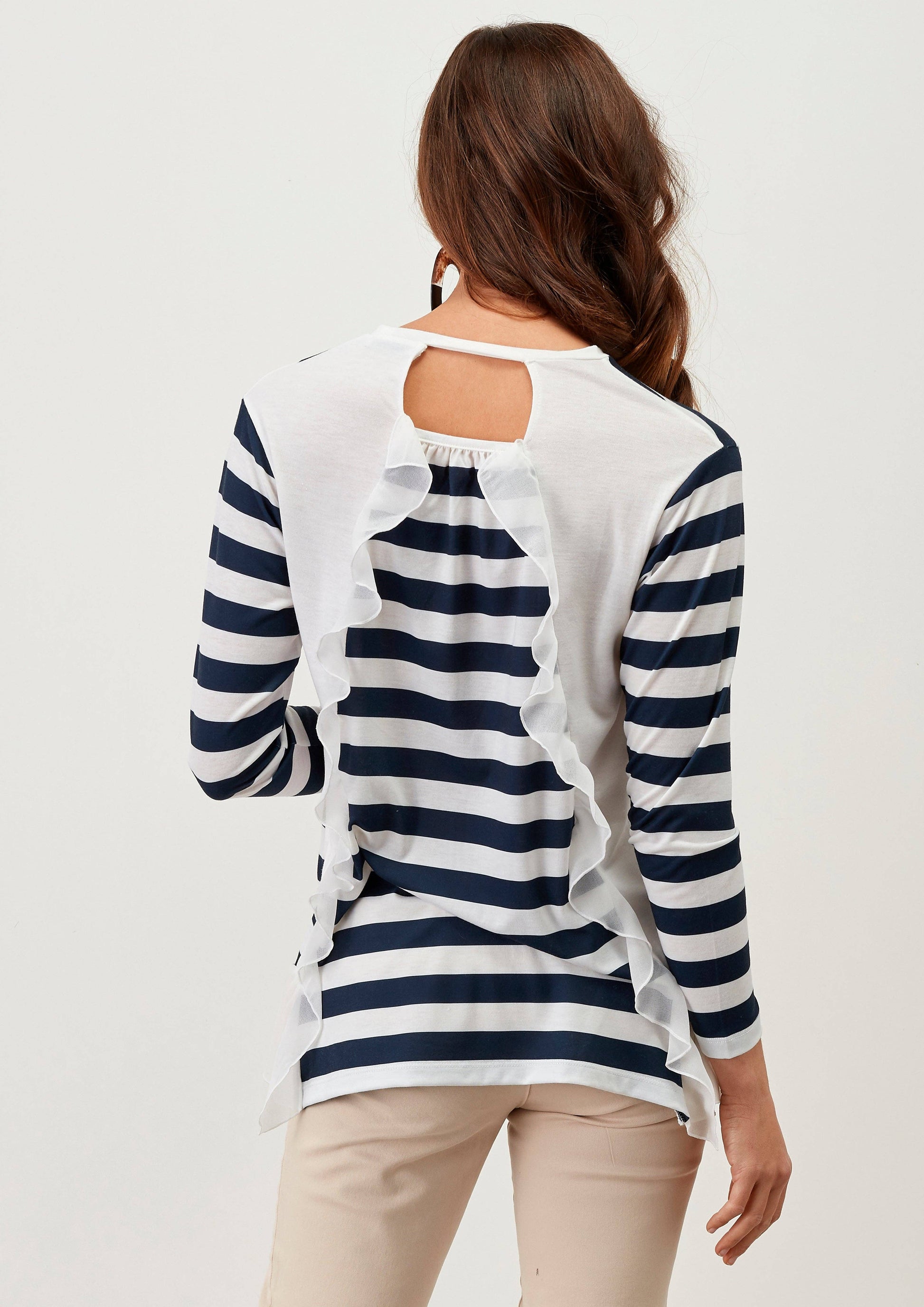 Maglia a righe con volant e cut-out sul retro