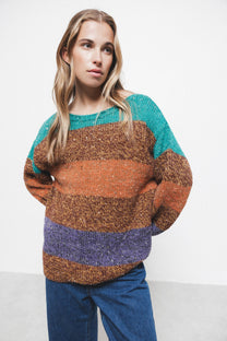 Maglione a righe in maglia con scollo a barca