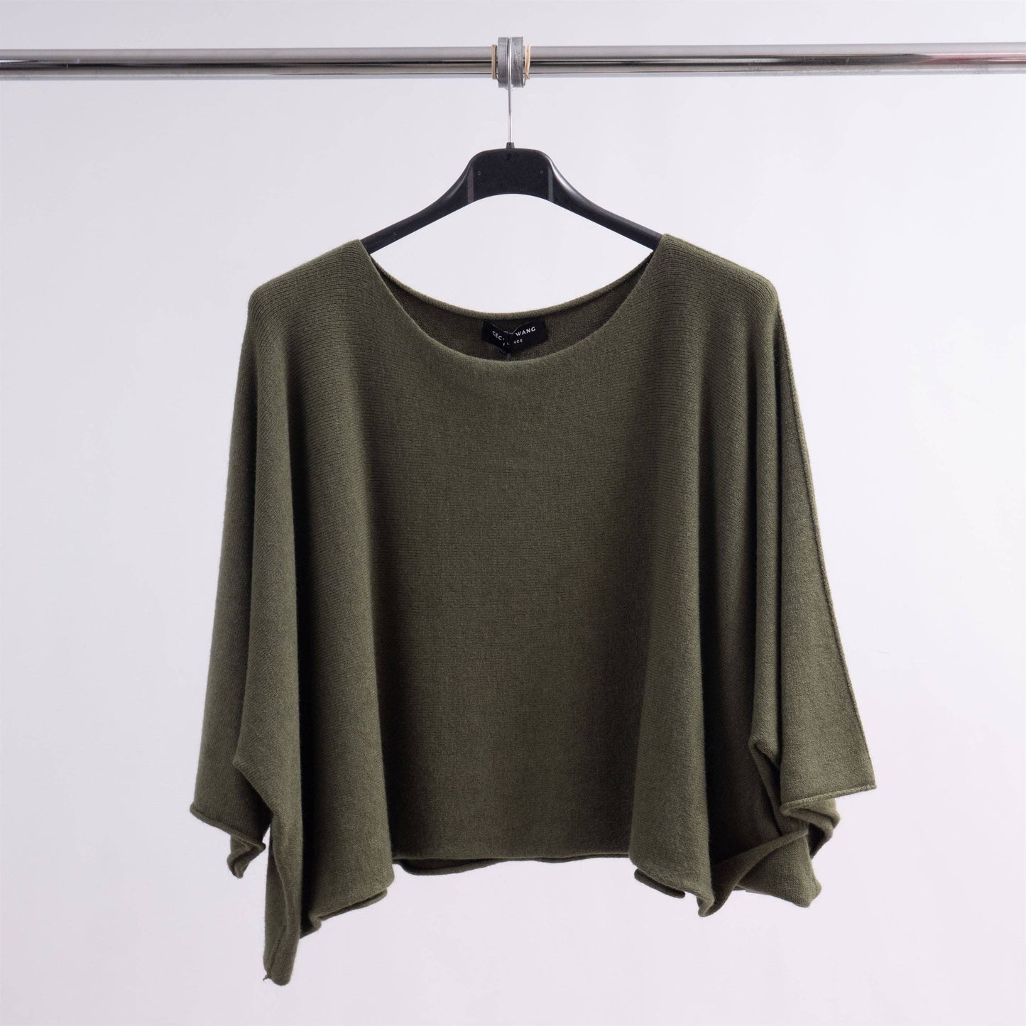 Maglia ampia con scollo a barca e maniche pipistrello