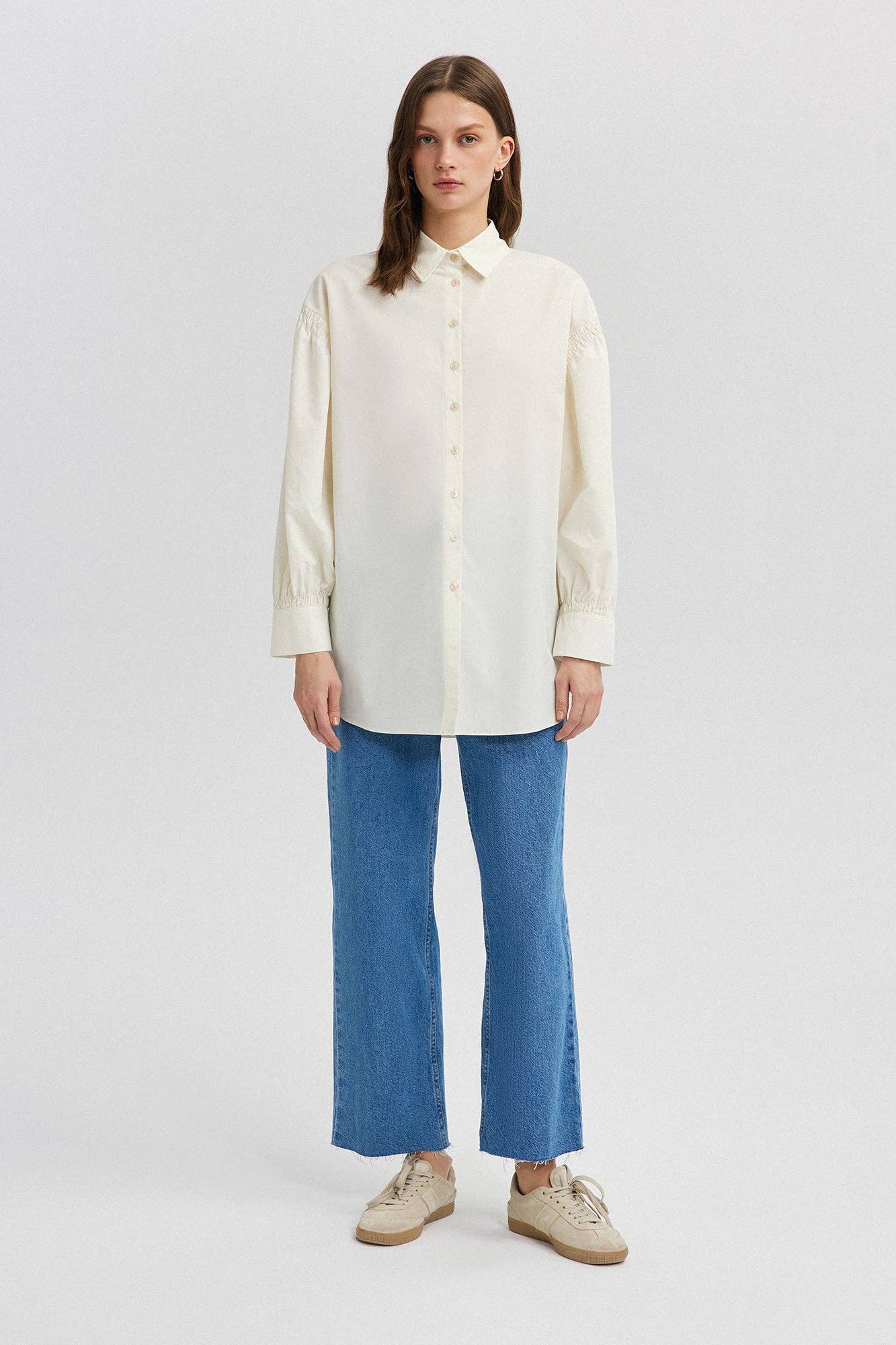Camicia oversize beige con dettaglio manica