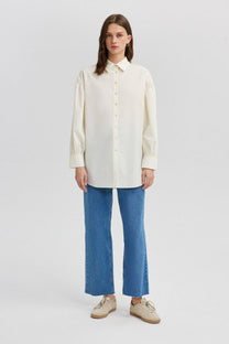 Camicia oversize beige con dettaglio manica
