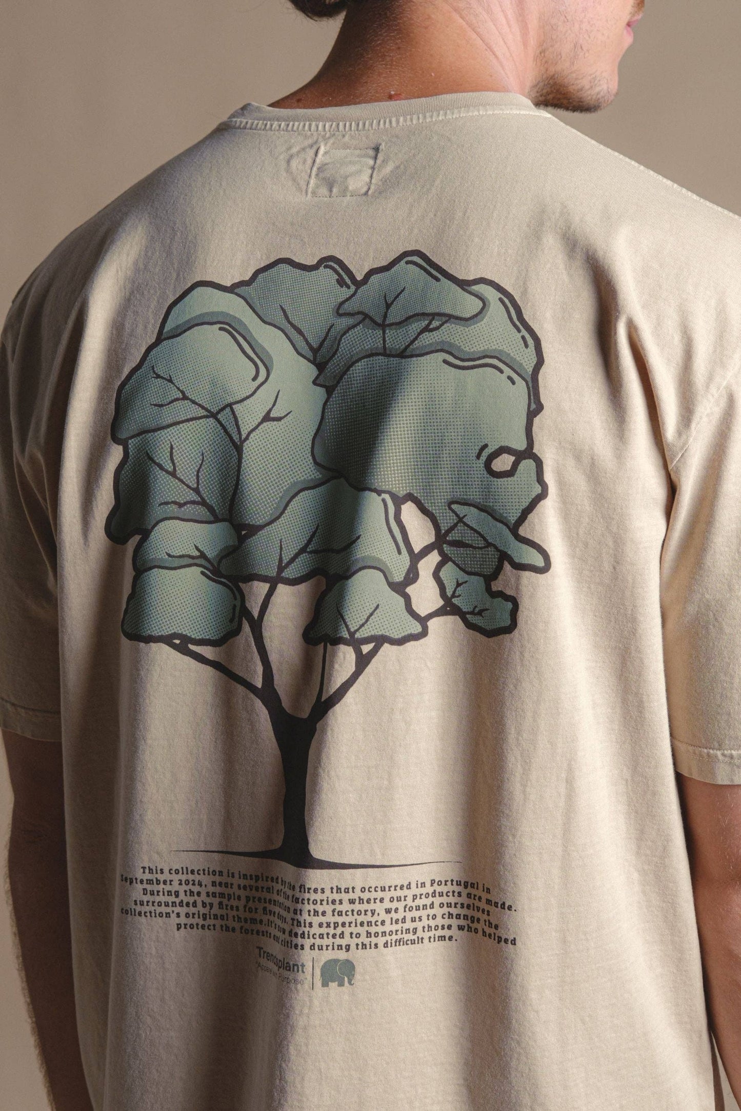 T-shirt uomo in cotone biologico tinta a pigmento con stampa albero