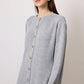 Cardigan lungo grigio con bottoni dorati