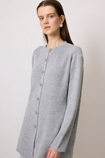 Cardigan lungo grigio con bottoni dorati