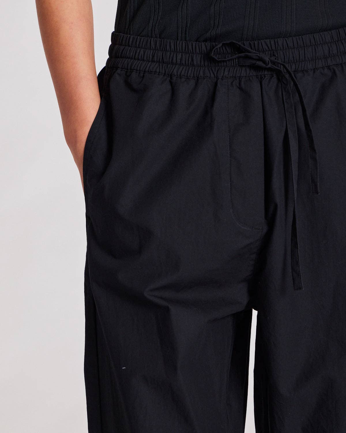 Pantaloni Astrid in popeline di cotone biologico neri