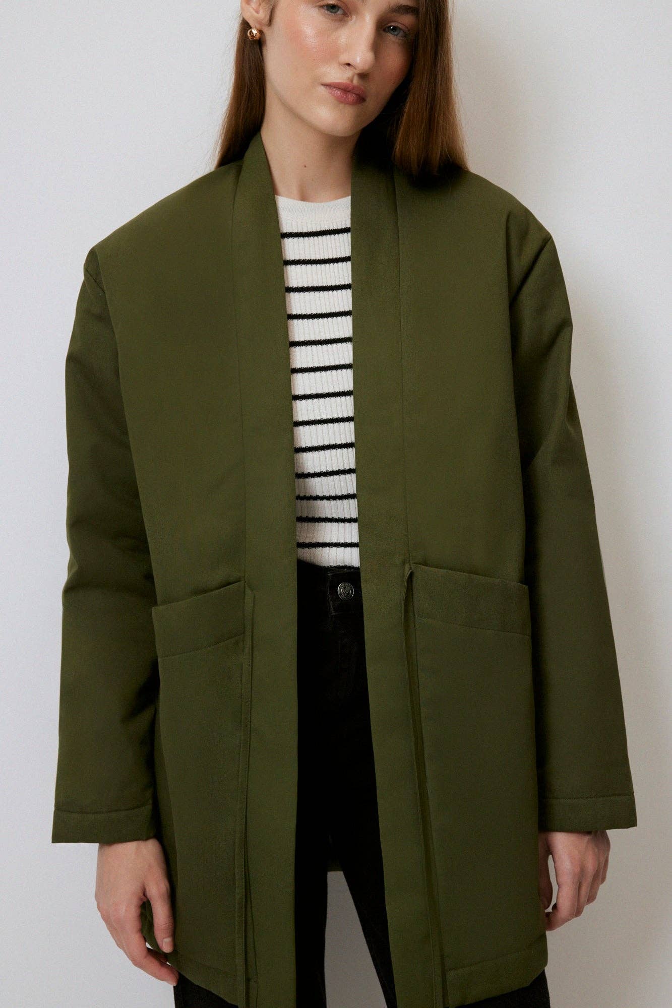 Cappotto in gabardine con tasche ampie