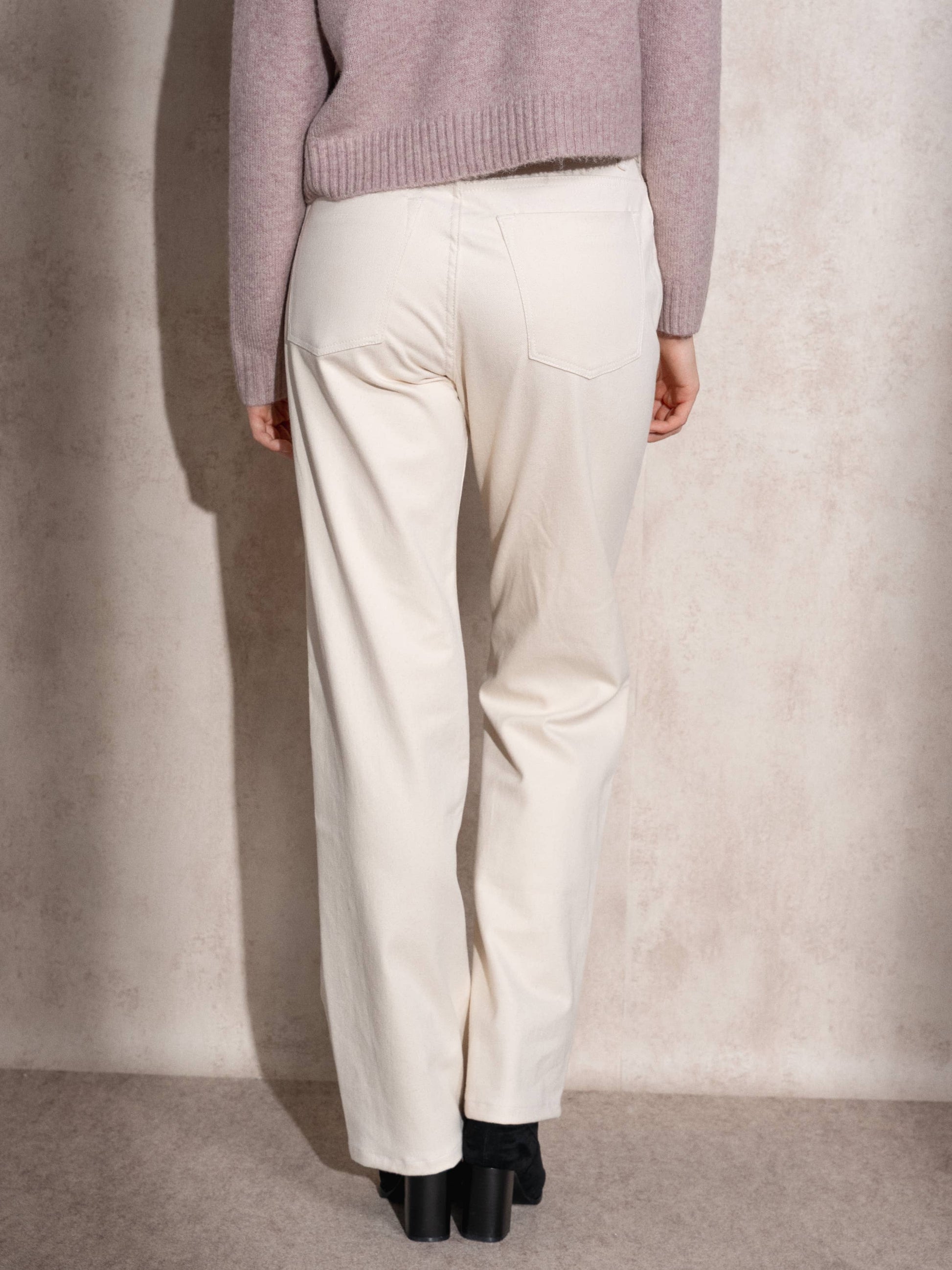 Jeans a gamba dritta color crema