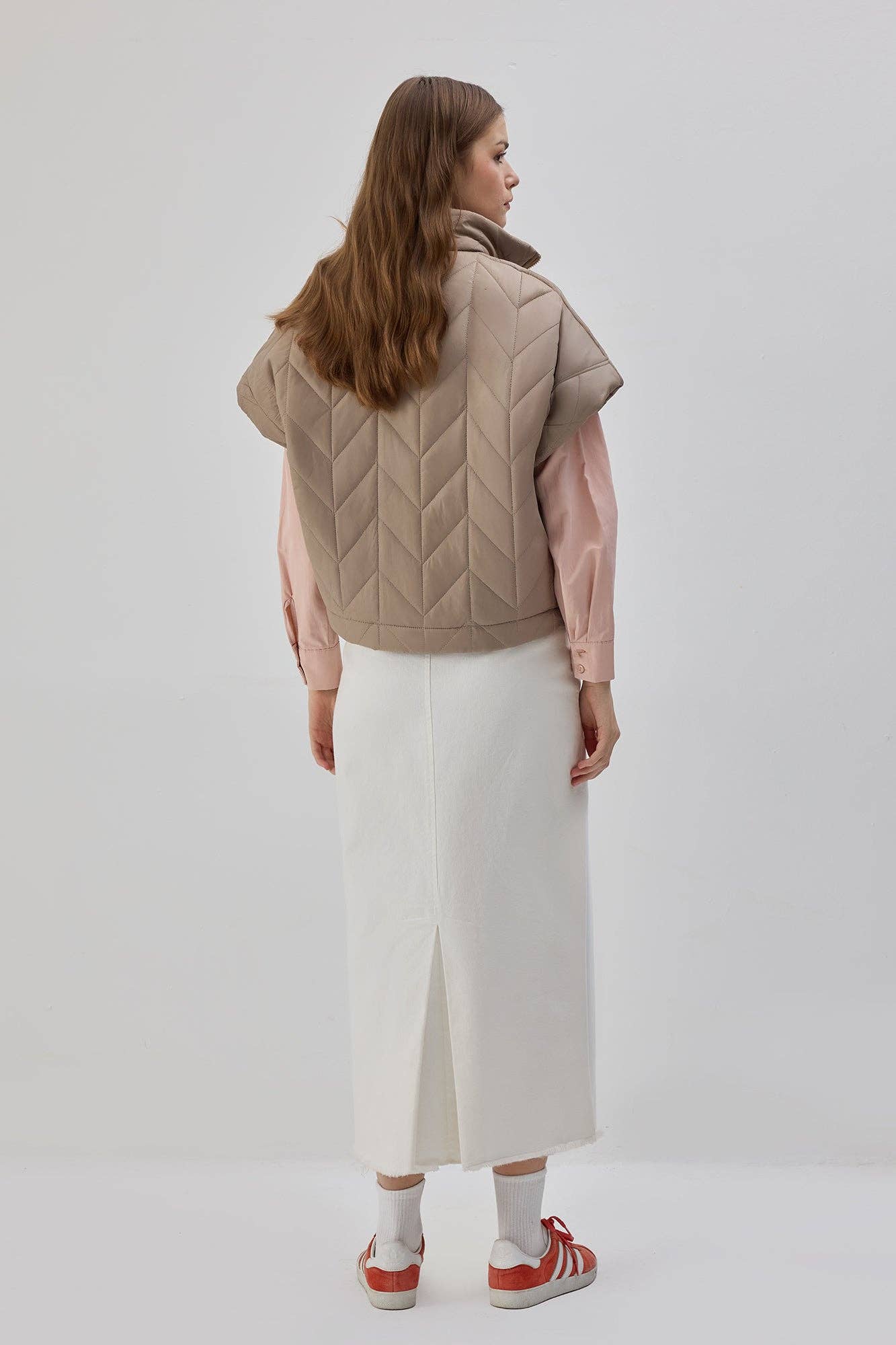 Gilet trapuntato imbottito color visone da donna