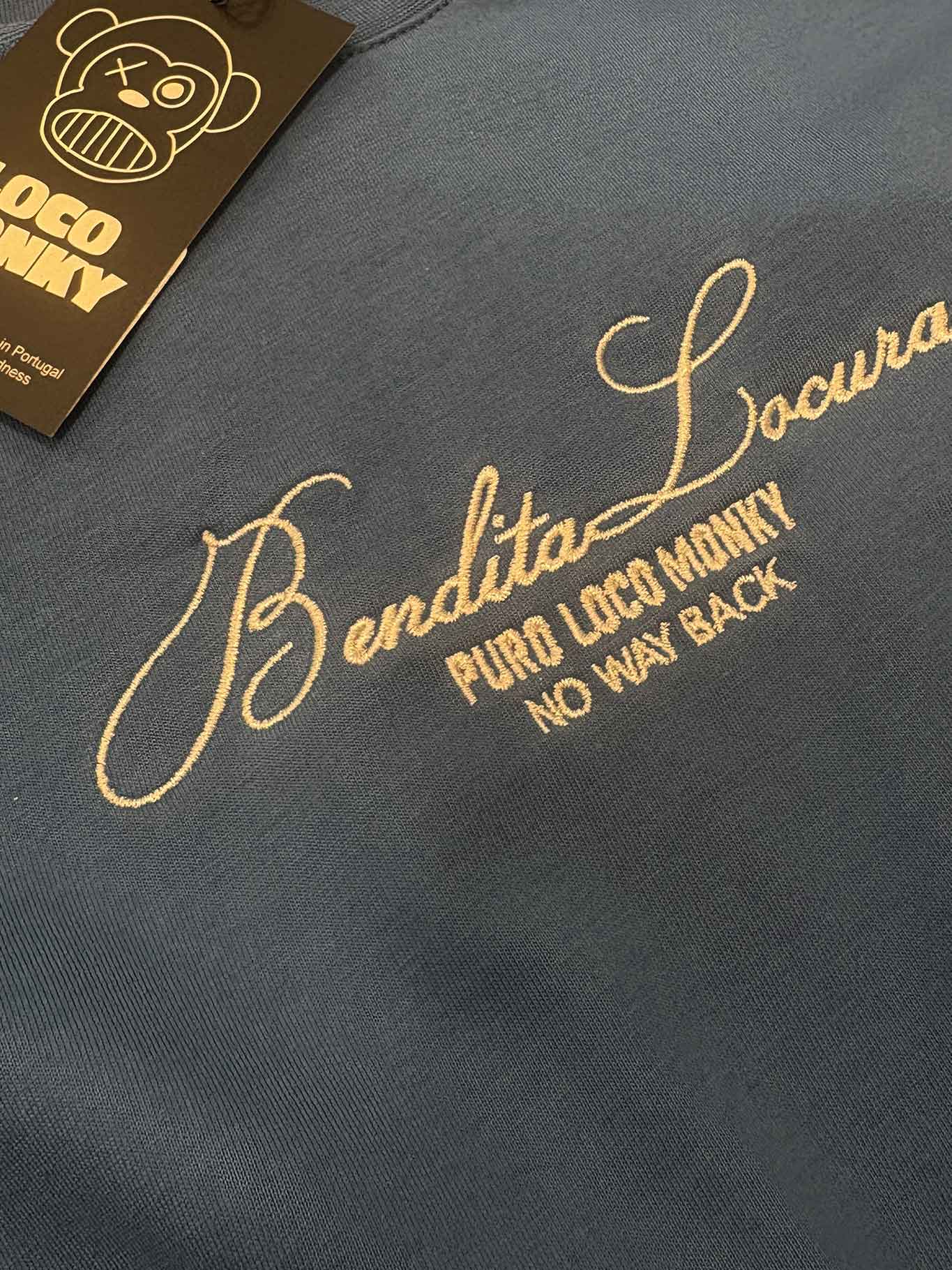 T-shirt donna oversize blu con ricamo Bendita Locura