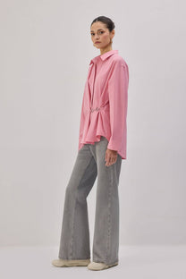 Camicia in popeline con accessori in metallo
