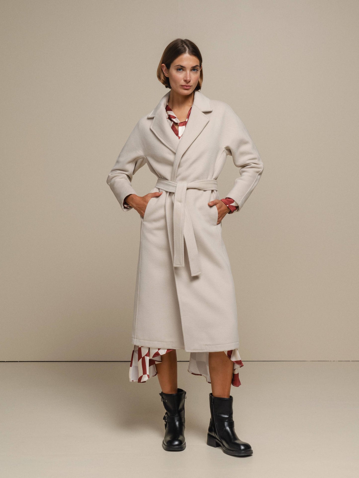 Cappotto lungo con cintura in vita