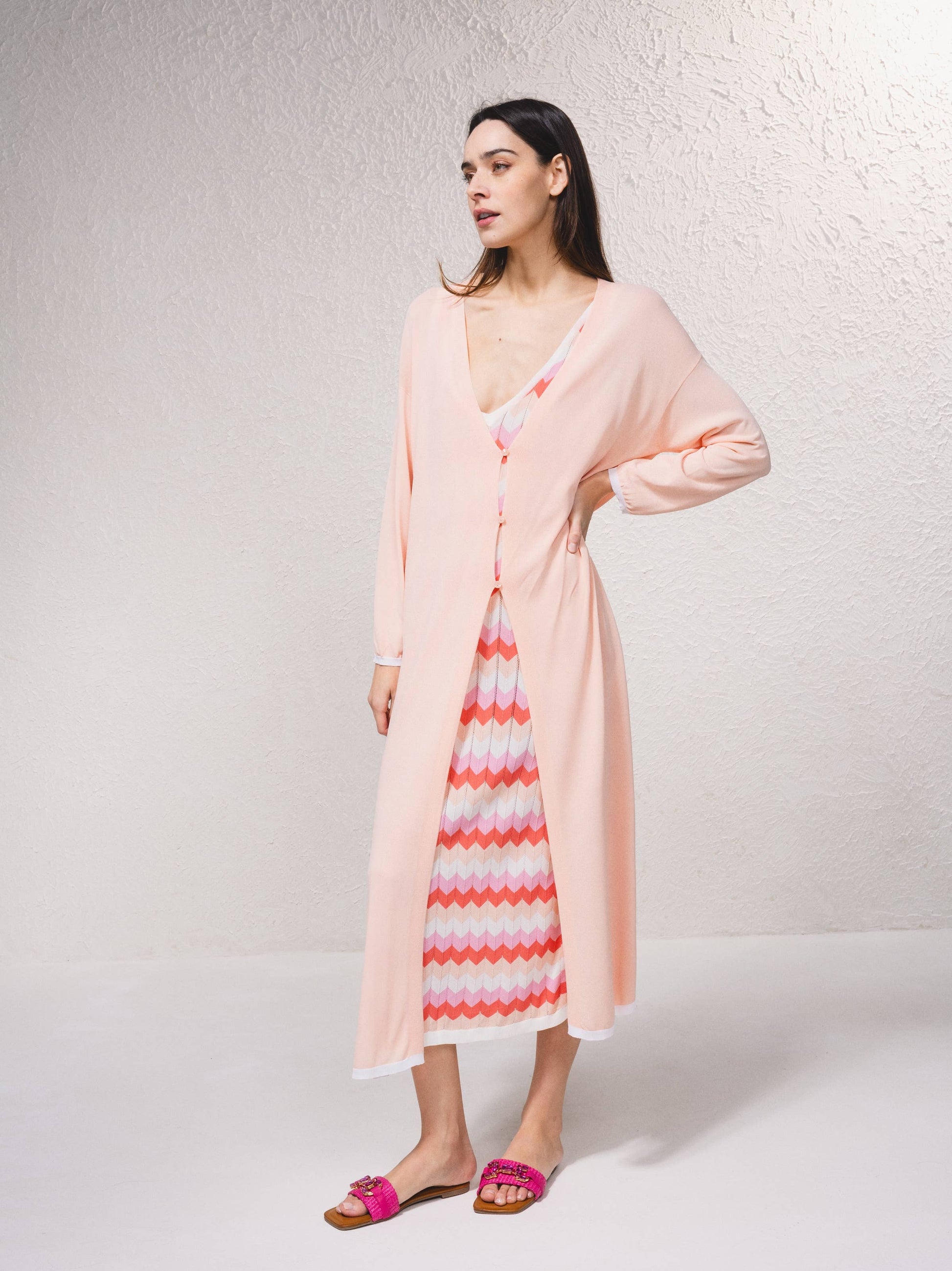 Cappotto lungo in maglia fine con scollo a V