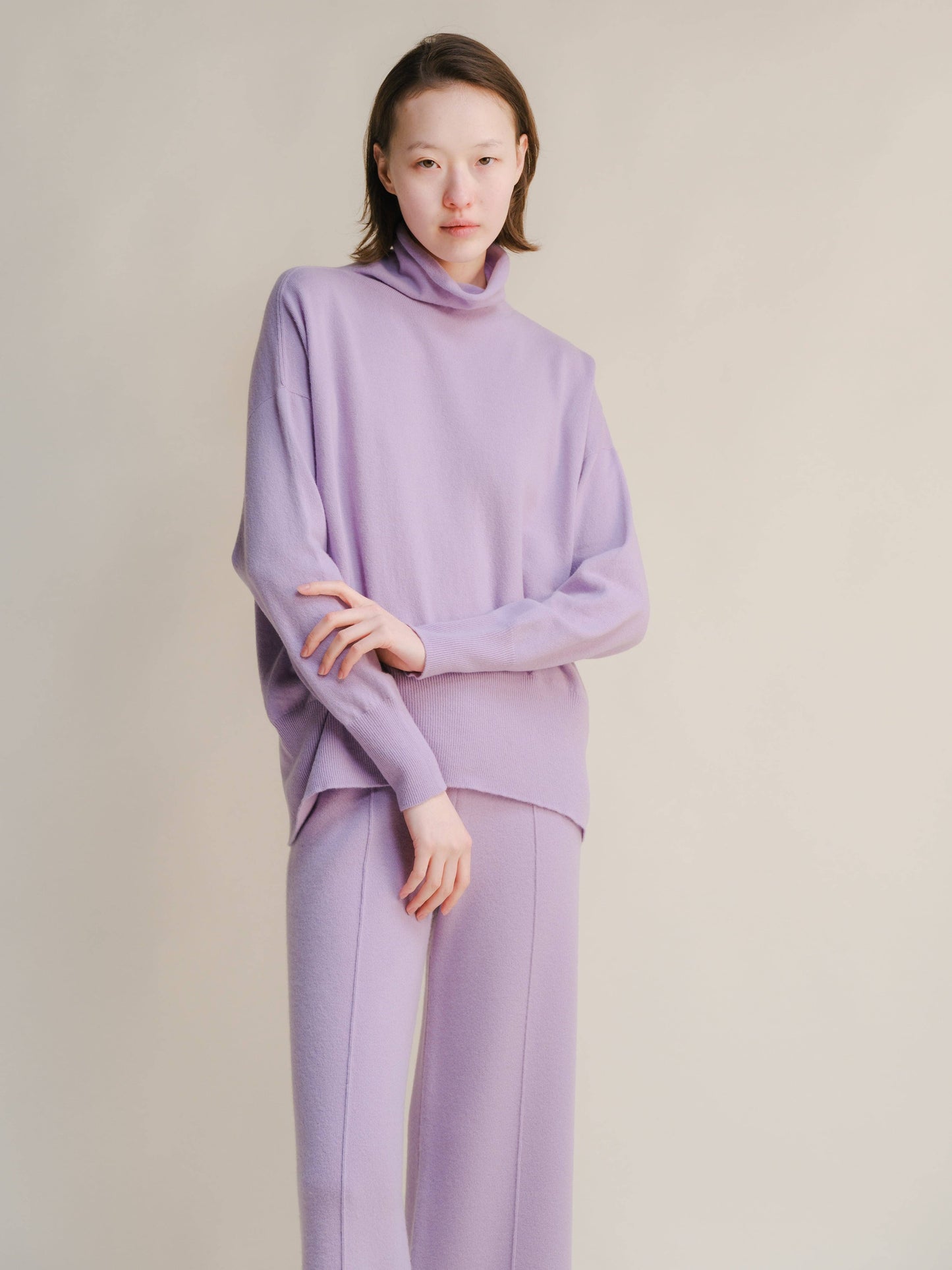 Maglione lungo dolcevita in misto cashmere con lavorazione 3D