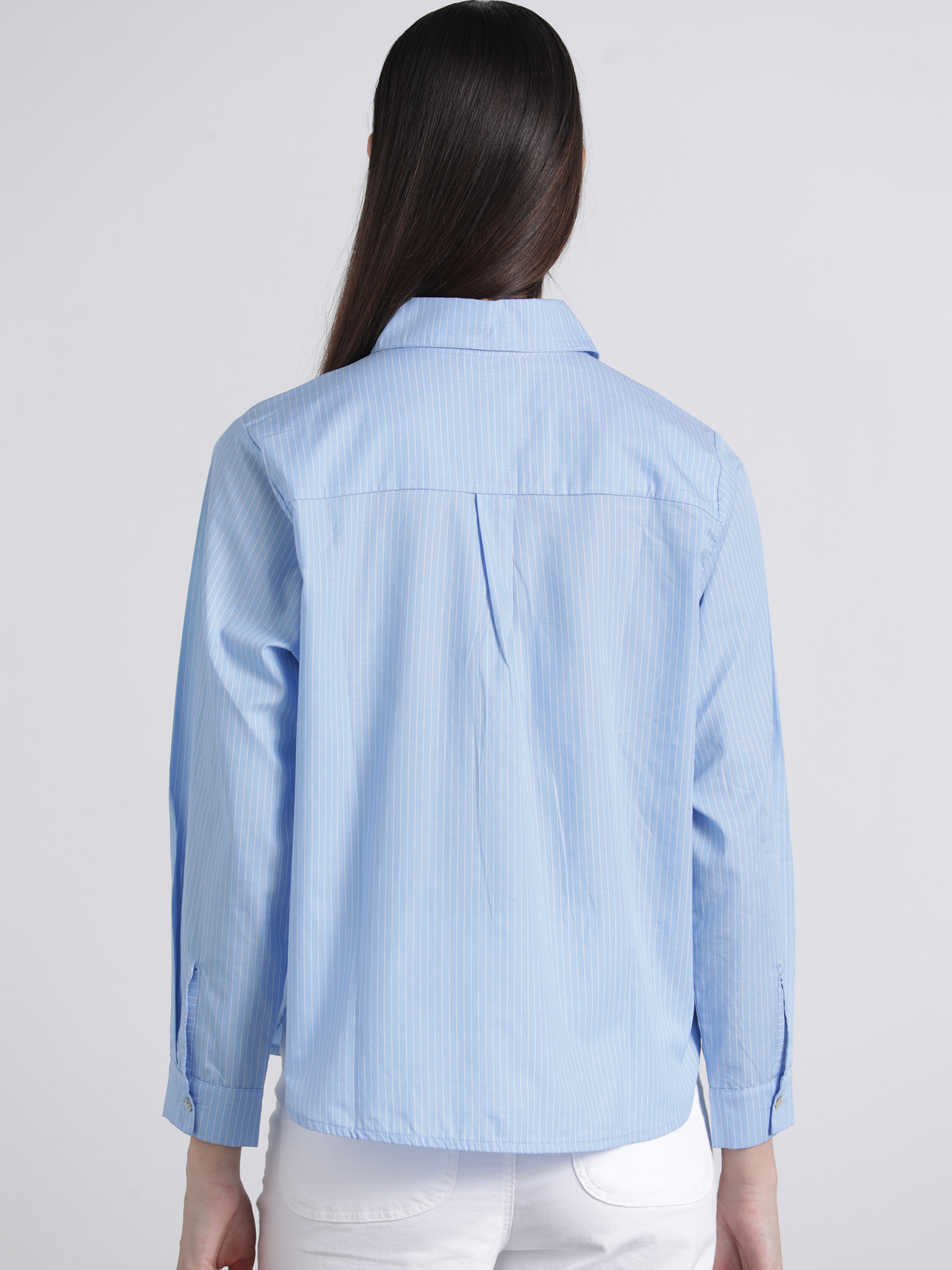 Camicia a righe in cotone azzurra