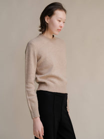 Maglione girocollo in tweed cropped in lana riciclata