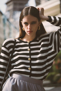Cardigan corto a righe con bottoni dorati