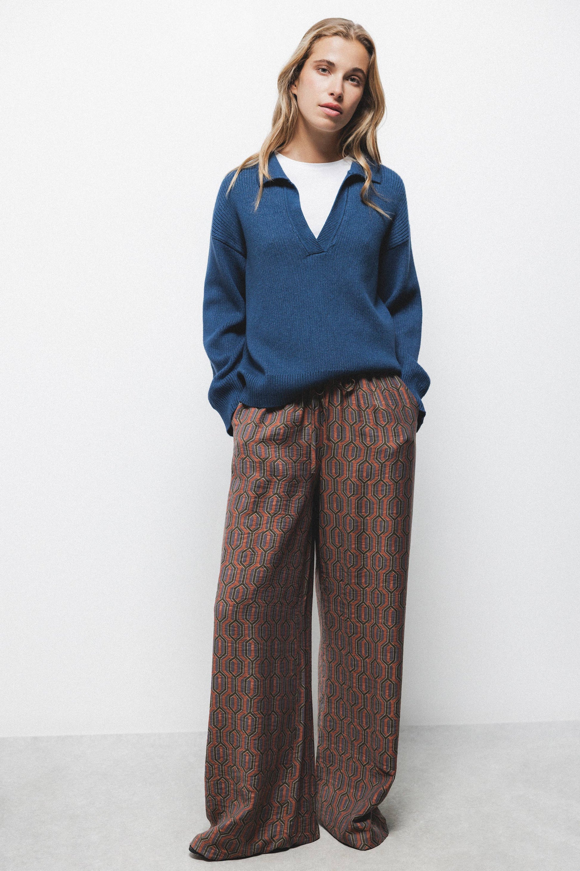 Pantaloni a gamba larga con stampa geometrica e coulisse