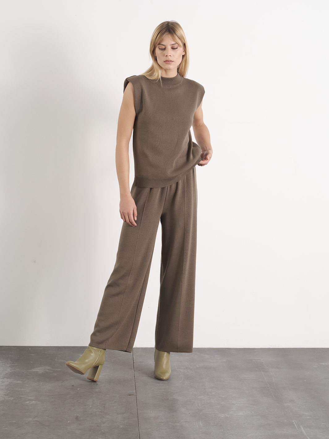 Set pantaloni e top in maglia