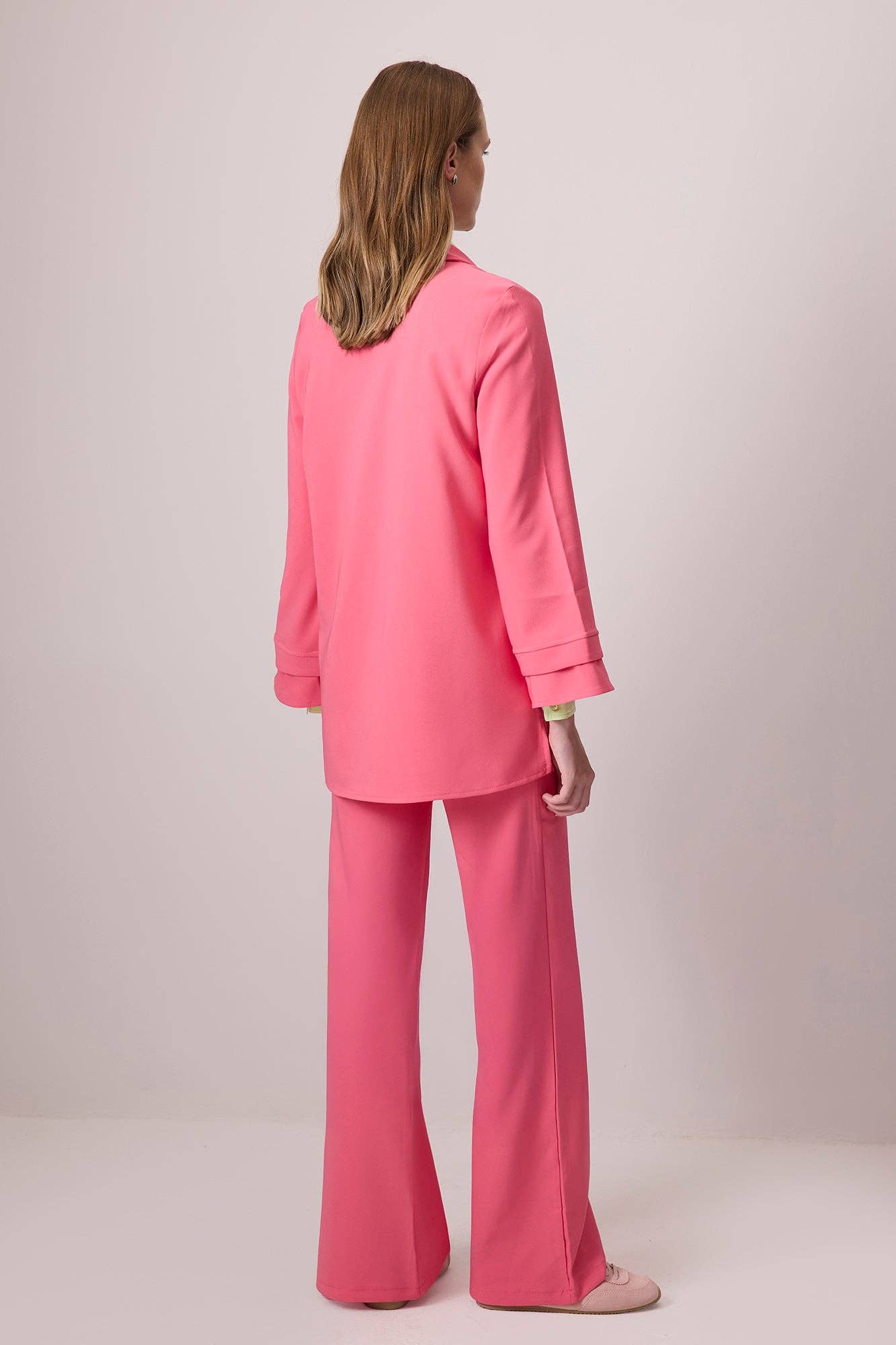 Completo tunica in crêpe rosa con zip e pantaloni svasati
