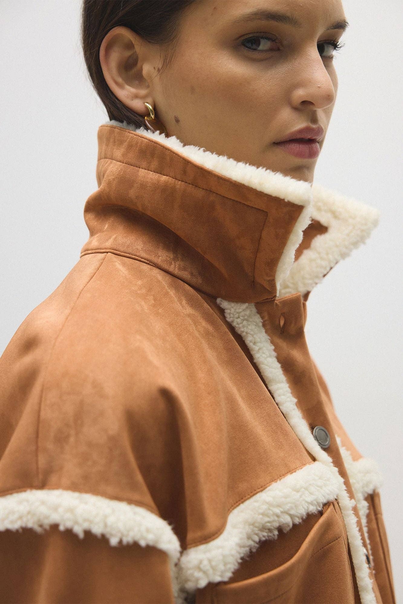 Soprabito effetto suede con bordo in shearling