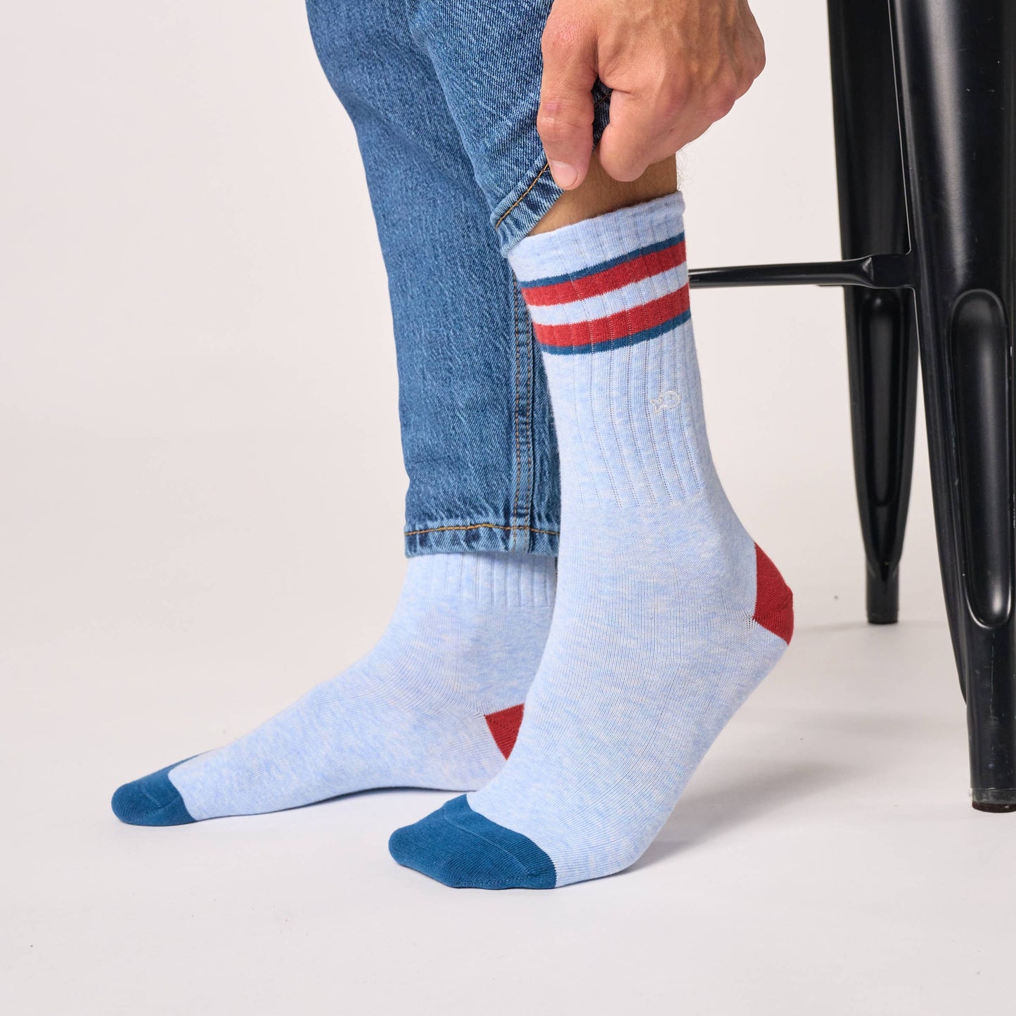 Calzini retrò in cotone pettinato azzurri a righe rosse e blu