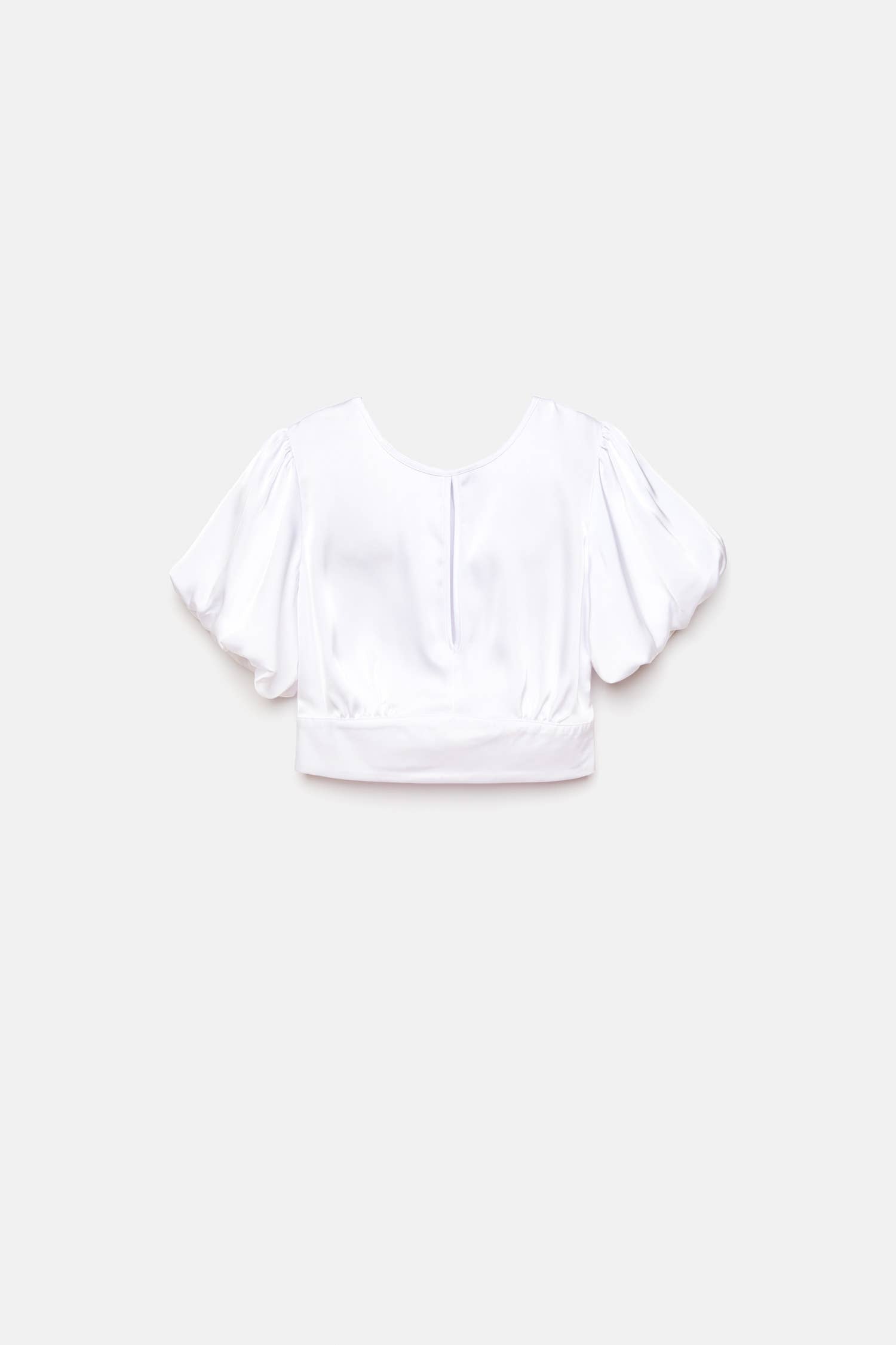 Top crop bianco con maniche a palloncino e cut-out